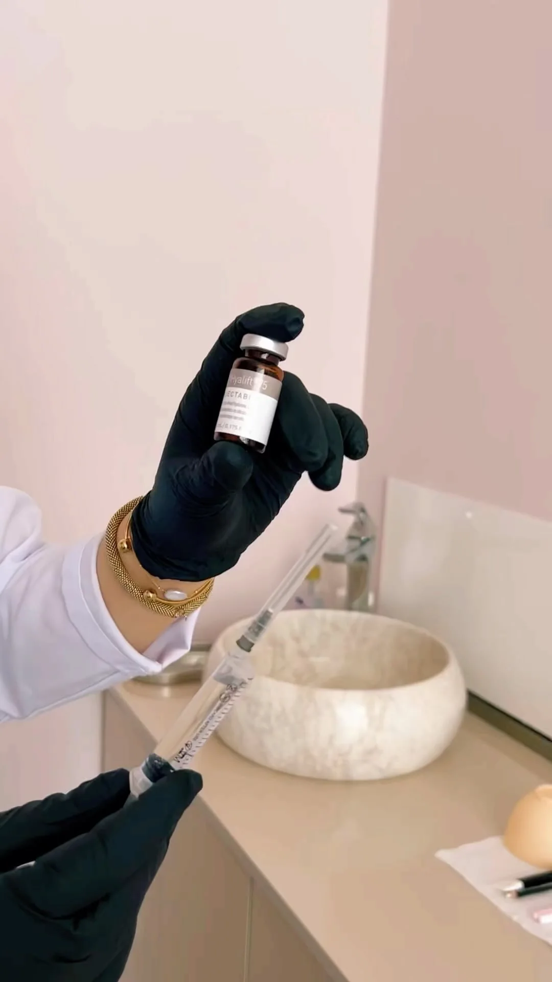Gloved treatment preparation shared by Beauty Vibes on Instagram