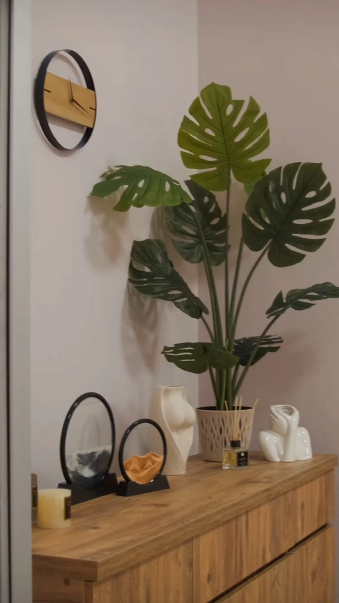 Interior detail inside the Beauty Vibes studio